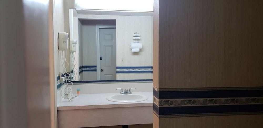Econo Lodge Inn & Suites 格罗顿 外观 照片