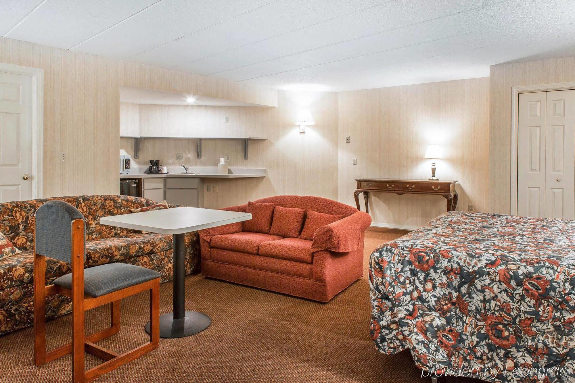 Econo Lodge Inn & Suites 格罗顿 外观 照片
