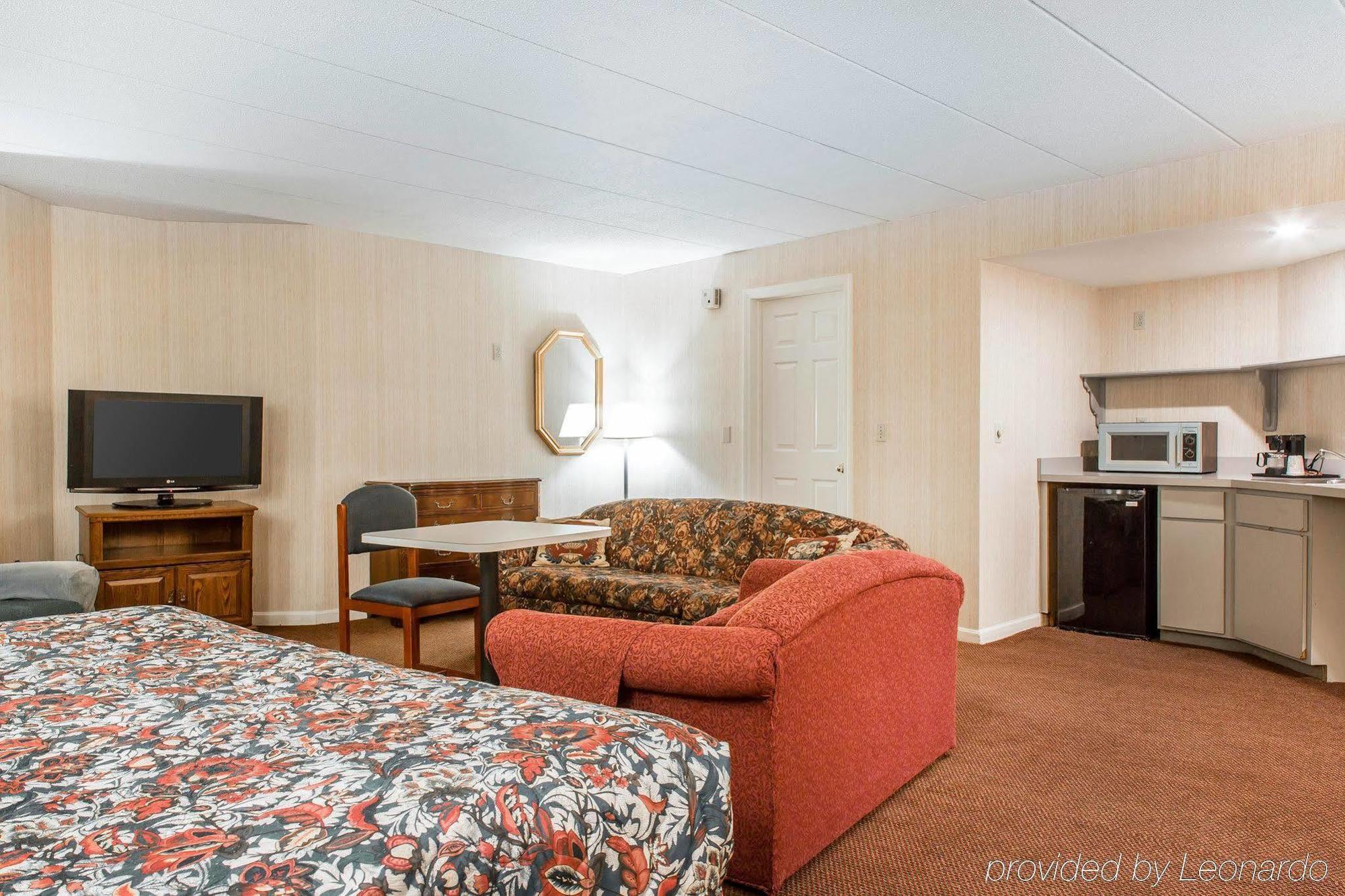 Econo Lodge Inn & Suites 格罗顿 外观 照片