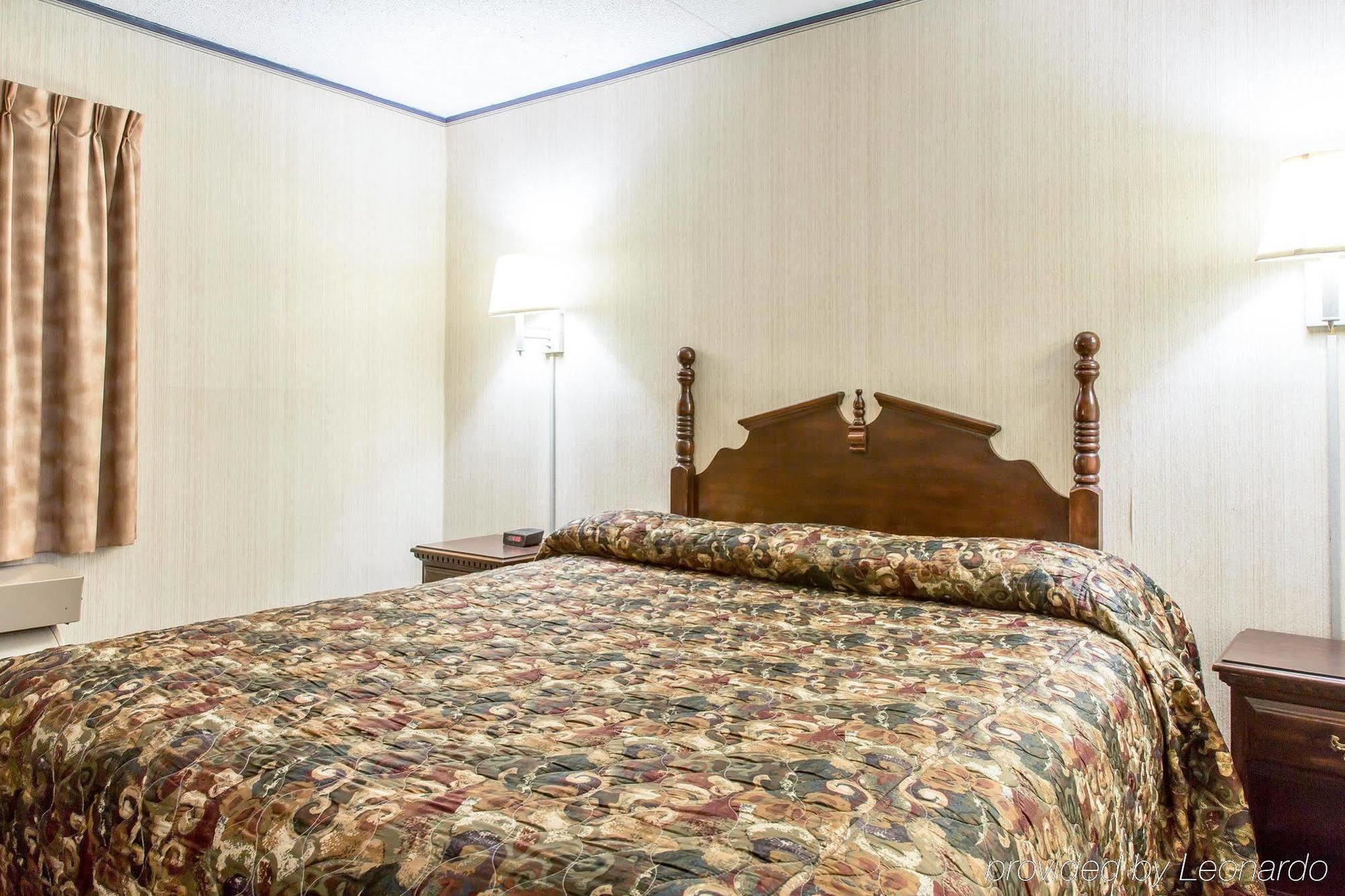 Econo Lodge Inn & Suites 格罗顿 外观 照片