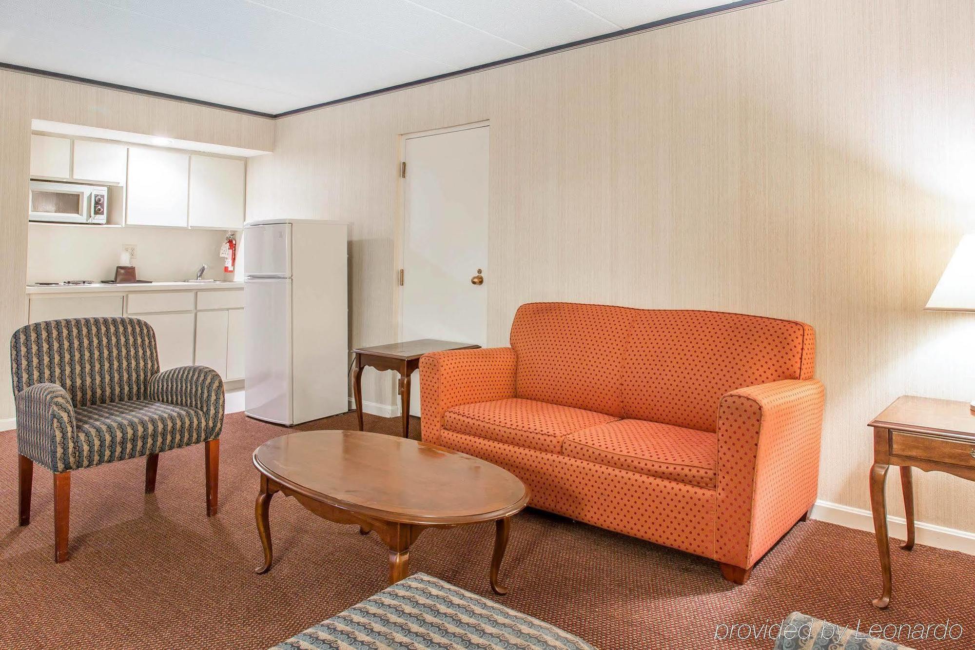 Econo Lodge Inn & Suites 格罗顿 外观 照片