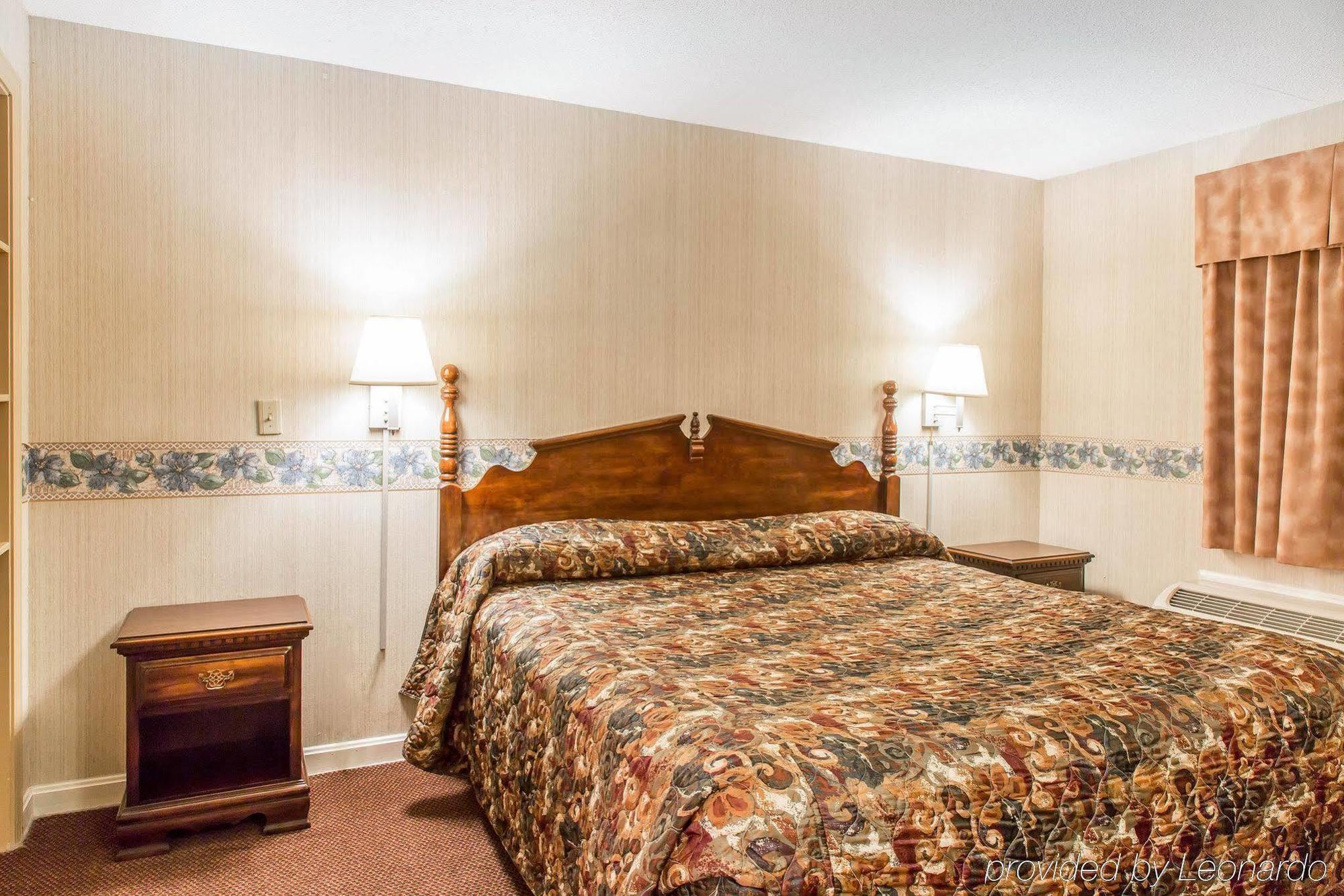 Econo Lodge Inn & Suites 格罗顿 外观 照片