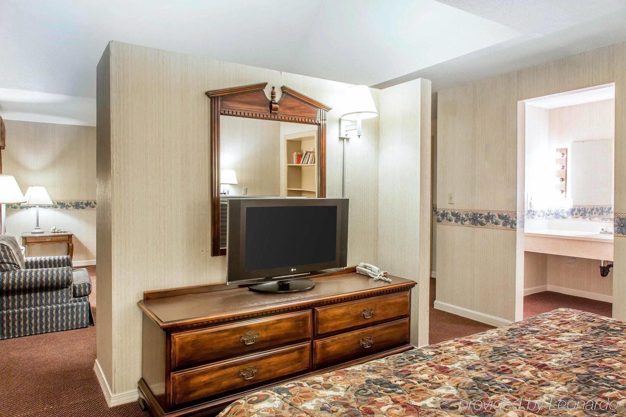 Econo Lodge Inn & Suites 格罗顿 外观 照片