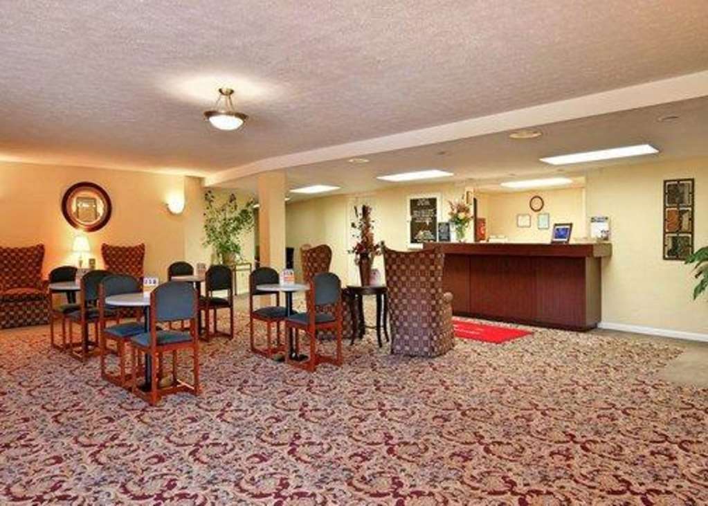 Econo Lodge Inn & Suites 格罗顿 内观 照片