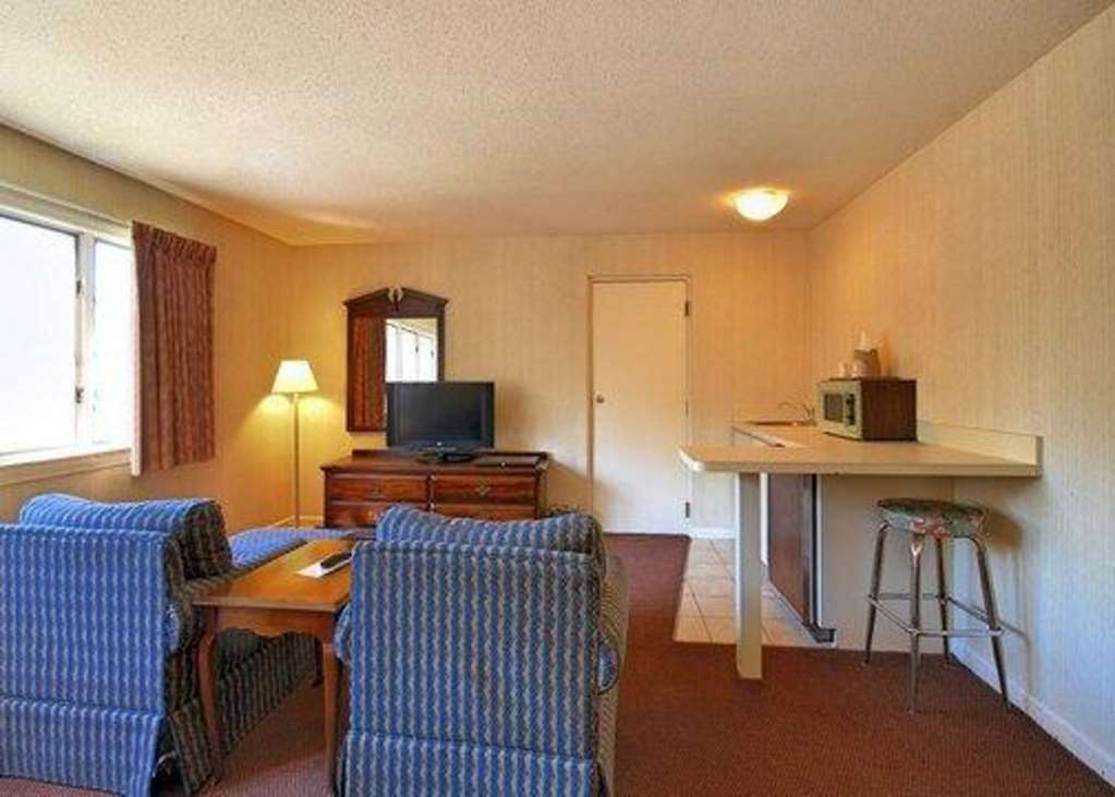 Econo Lodge Inn & Suites 格罗顿 客房 照片