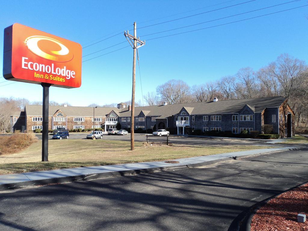 Econo Lodge Inn & Suites 格罗顿 外观 照片