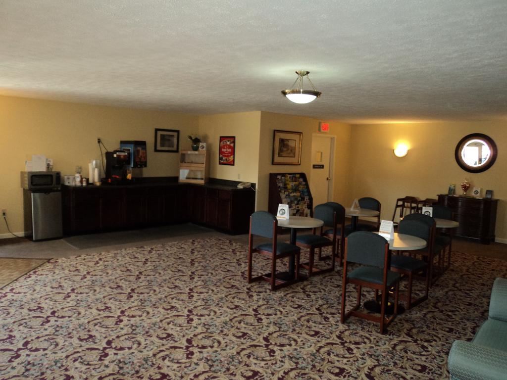 Econo Lodge Inn & Suites 格罗顿 外观 照片